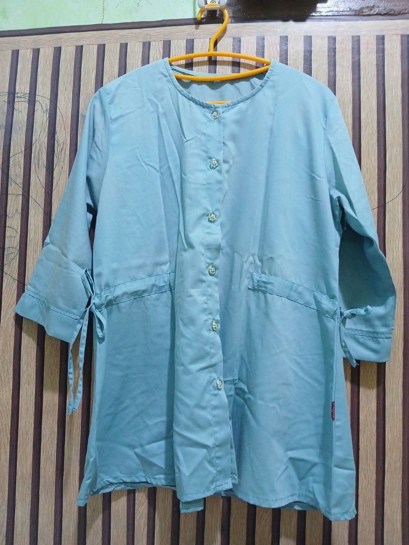 Atasan sage (Kategori: Atasan) berada di Jakarta Barat. Dikirim oleh azzaleakids (ID iklan 1446466911, Gambar 1). Deskripsi: talinya hilang sebelah.ld 104. pjg 73..