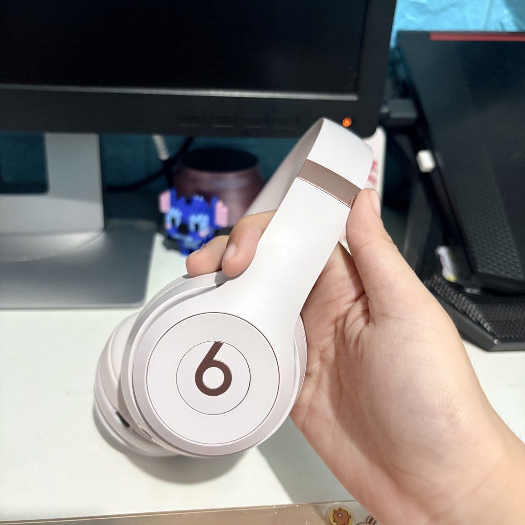 Authentic Beats Solo 4 Wireless Headphones - Cloud Pink (Category: Headphones & Headsets) located in Manila. Submitted by luisa317xd (Listing ID 1446444439, Image 2). Description: Authentic Beats Solo 4 Wireless Headphones - Cloud Pink ✨ Authentic Beats Solo 4 - Cloud Pink ✨ ✔ Authentic (connects to Apple Find My & shows as Beats Solo 4) ✔ Excellent working condition – no issues ✔ Battery health is still great (91% shown in settings) ✔ Clean ear 