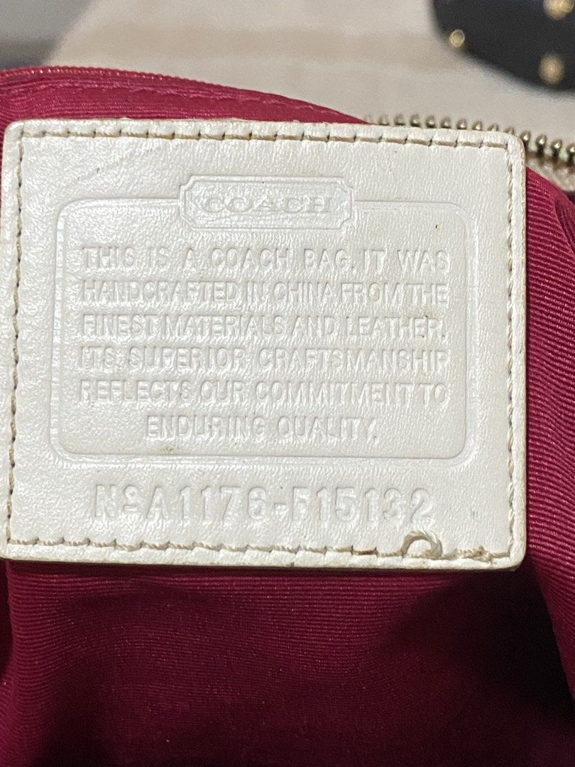 Authentic Coach Chelsea Heritage Stripe Bag (Category: Luxury Bags & Wallets) located in Manila. Submitted by frilledwithlove (Listing ID 1446441787, Image 3). Description: offers valid for 24hrs no response from buyer = i will give the item to the next buyer! time wasters will be blocked - Coach tag keychain got lost but has little to no flaws aside from marks that ive already cleaned out - medium size -buyer pays first then either buyer or i bo