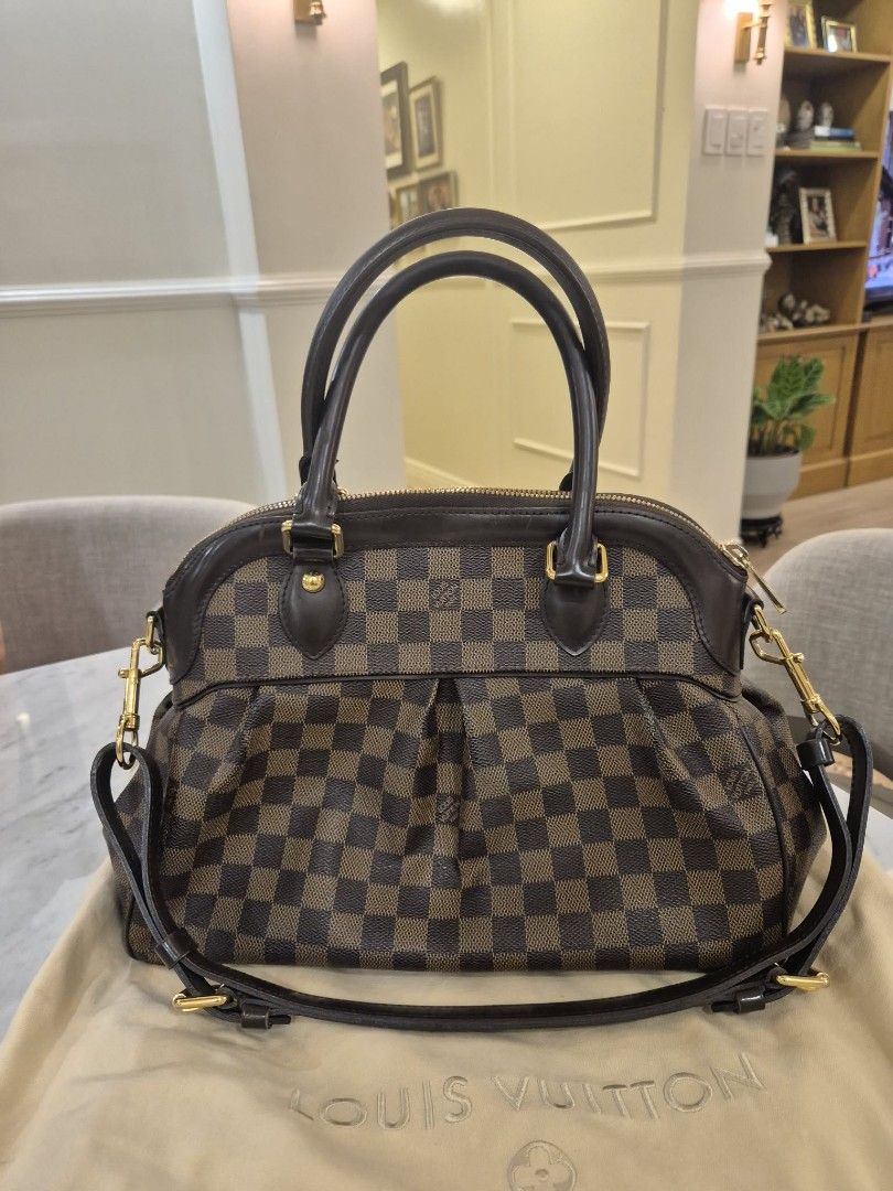 Authentic Louis Vuitton Trevi PM (Category: Luxury Bags & Wallets) located in Las Pinas. Submitted by southerncloset (Listing ID 1446373942, Image 1). Description: .