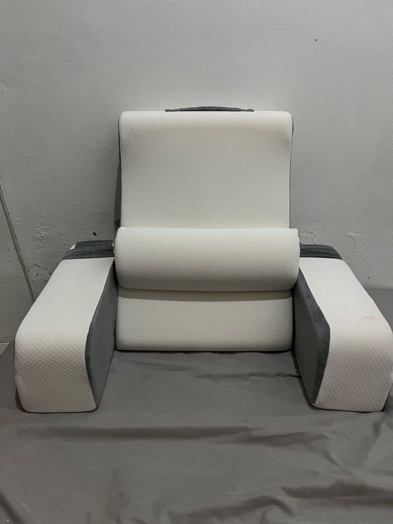 Back and Arm Rest- Memory Foam (Category: Braces, Support & Protection) located in Quezon City. Submitted by crey014 (Listing ID 1446470350, Image 1). Description: Arm and Back rest (memory foam) - Color- white - No brand - Measurements height: 18 inches width: 15 inches -Arm rest with 2 side pockets.