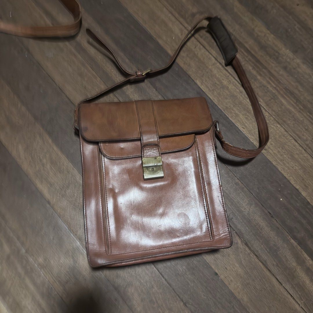 Bag Bundle ₱500 take all (Category: Luxury Bags & Wallets) located in San Juan City. Submitted by Lexus.22 (Listing ID 1446487840, Image 3). Description: RL Pelle Borsa Unbranded Leather .