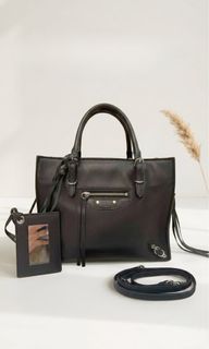 (Category: ) located in . Submitted by toryluxebags (Listing ID 1446531767, Image 1). Description: .