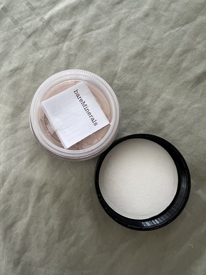 bareMinerals Original Mineral Veil Setting Powder 9g (Category: Makeup) located in Manila. Submitted by thesharedit (Listing ID 1446411211, Image 3). Description: - bareMinerals Original Mineral Veil - Translucent setting powder - Helps to mattify and set makeup - Size: 9g / 0.3 oz - Perfect for finishing your makeup look - Made in USA, bought in USA - Unused, unopened, brand new.
