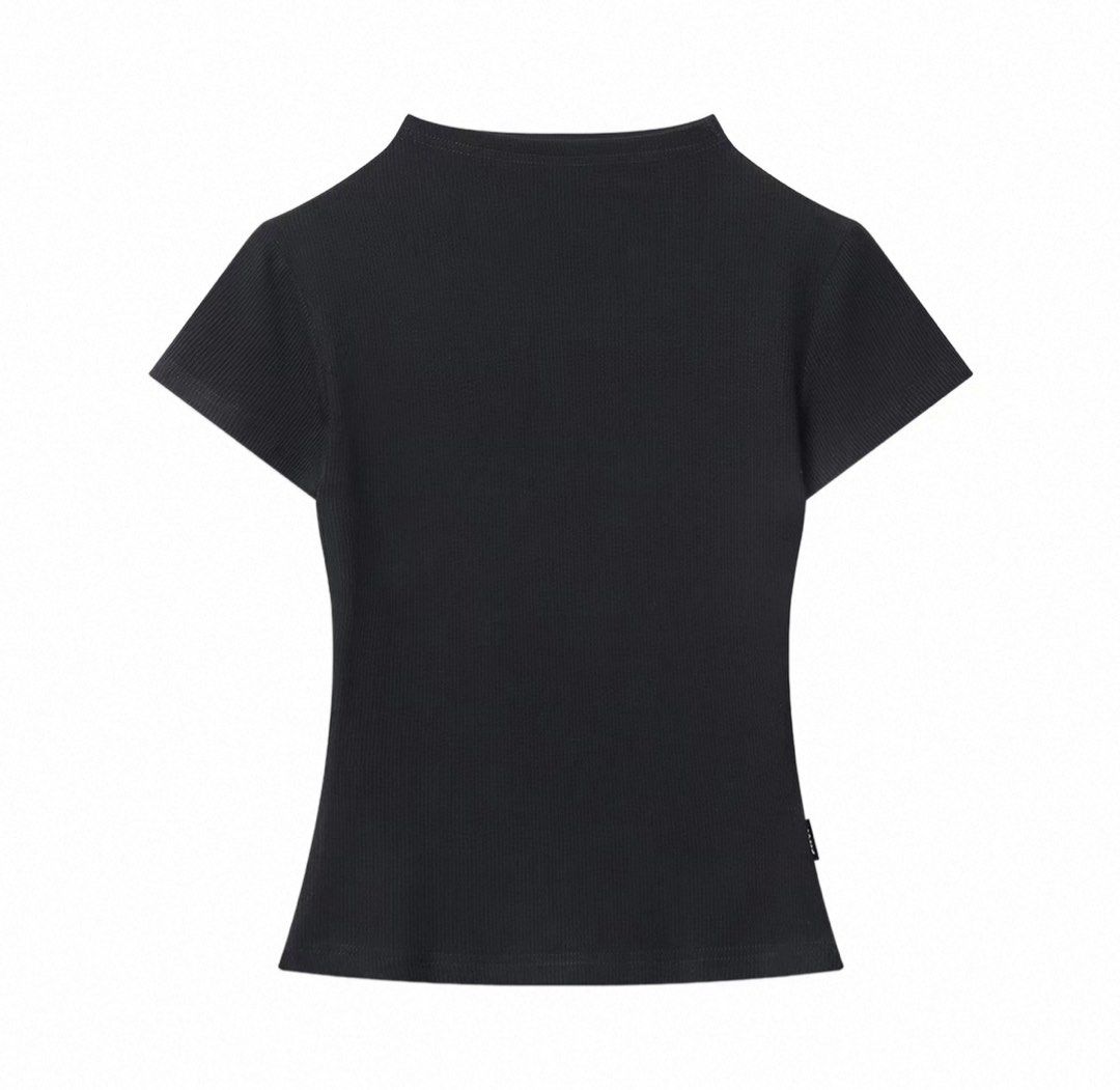 basic top （分類：T-shirt）位於 Hong Kong。 由 stehtehy 提交（商品編號 1446521601，圖片 1）。簡介： 全新無著過!!。
