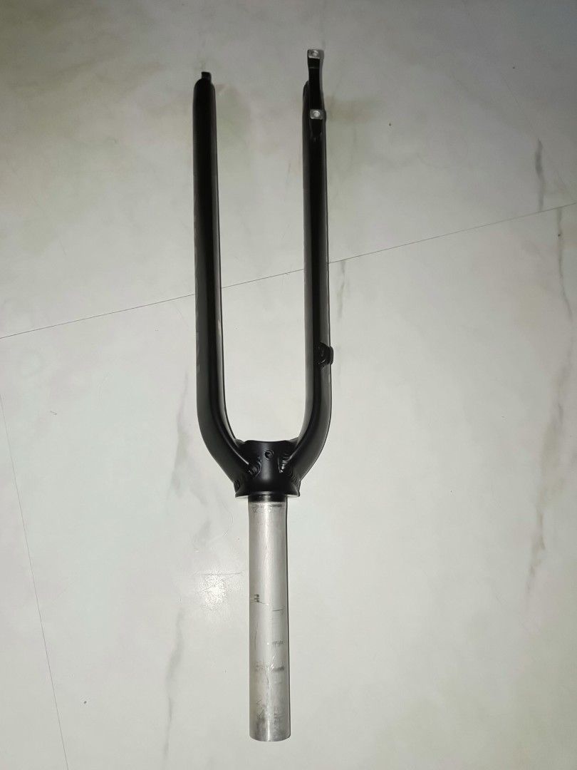 Black Bicycle Fork with Silver Steerer Tube (Category: Bicycles) located in Caloocan City. Submitted by lanzclot2525033 (Listing ID 1446359658, Image 2). Description: - Black bicycle fork - Silver steerer tube - Compatible with standard bikes - Ideal for new builds or as a replacement part - Feel free to ask questions!.