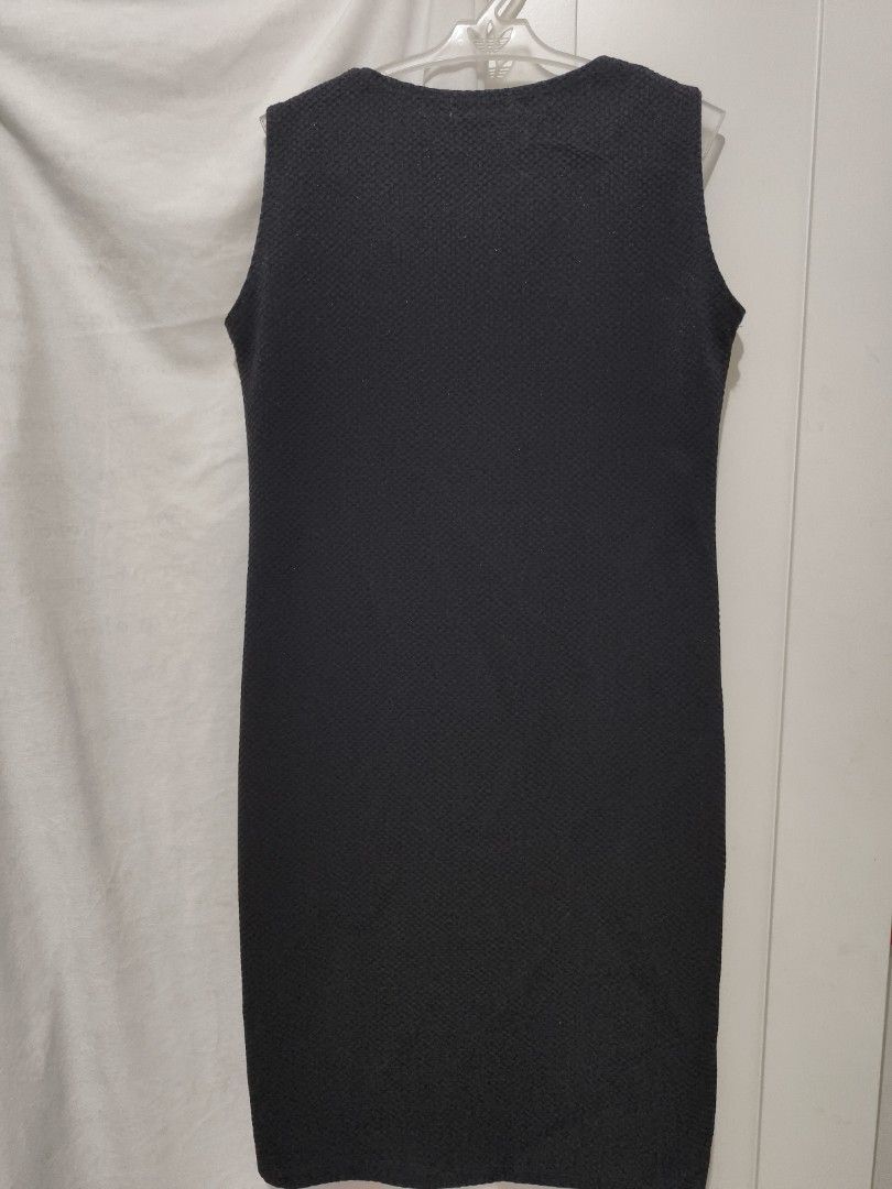 Black Sleeveless Textured Midi Dress (Category: Dresses) located in Muntinlupa City. Submitted by cozmovingout (Listing ID 1446489876, Image 2). Description: - Simple black sleeveless dress - Textured fabric all over - Midi length - Comfortable for everyday wear - Versatile: dress up or down - Ideal for casual outings or work.
