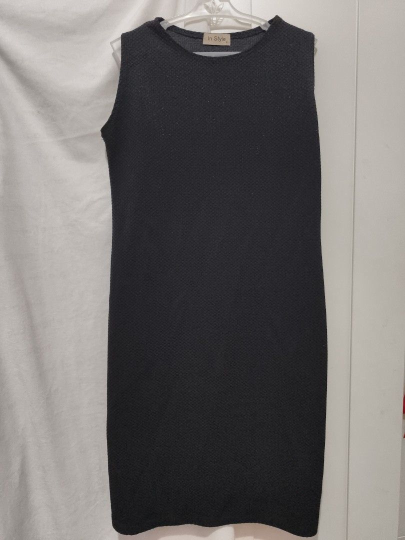 Black Sleeveless Textured Midi Dress (Category: Dresses) located in Muntinlupa City. Submitted by cozmovingout (Listing ID 1446489876, Image 1). Description: - Simple black sleeveless dress - Textured fabric all over - Midi length - Comfortable for everyday wear - Versatile: dress up or down - Ideal for casual outings or work.