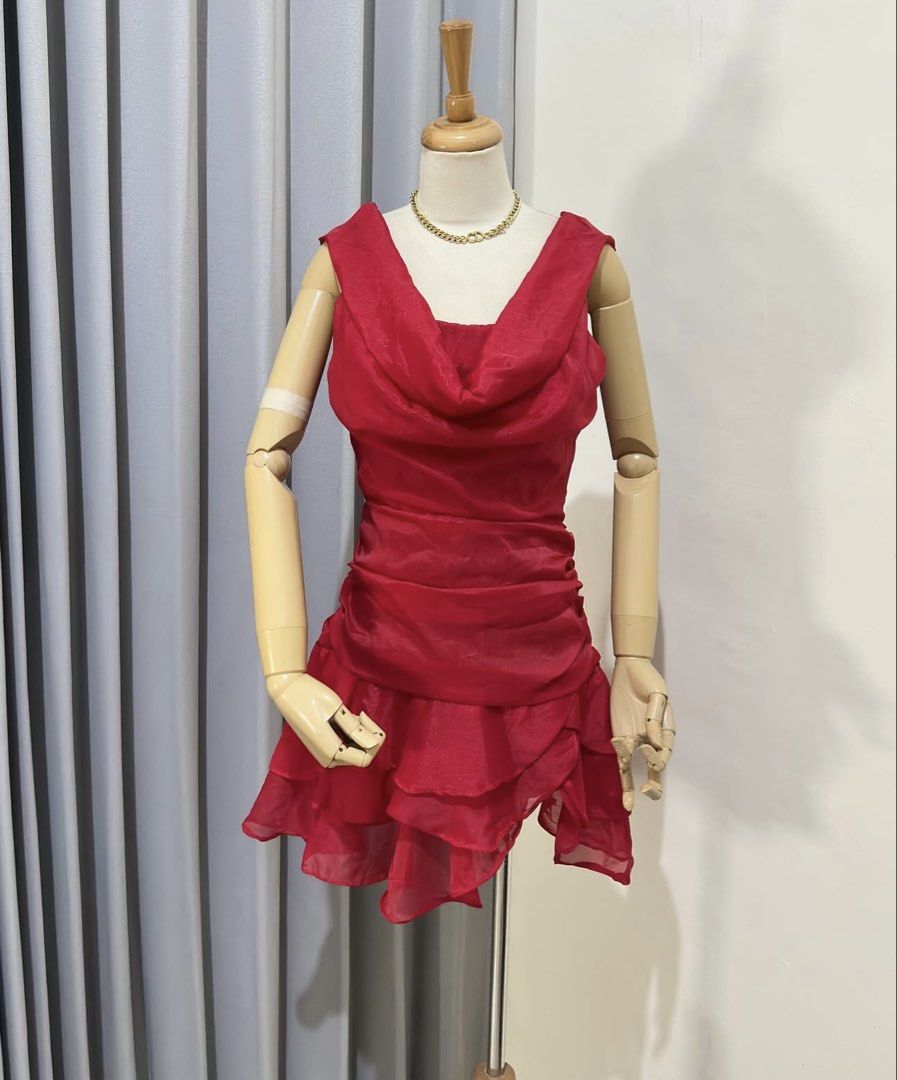 BN1141 NEW VIETNAM RED COWL NECK DRESS (Kategori: Gaun & Rok) berada di Pekanbaru. Dikirim oleh clarinapreloved (ID iklan 1446469705, Gambar 2). Deskripsi: BN1141 NEW ORGANZA DRAP RED DRESS Size XS - Lingkar Dada 90, Lingkar Pinggang 68, Hips 95, Panjang 80 ada cup bra & dalaman celana NETT price - 100% foto asli - Tidak bisa tukar / dikembalikan - mohon perhatikan size sebelum membeli - wajib video unboxing.