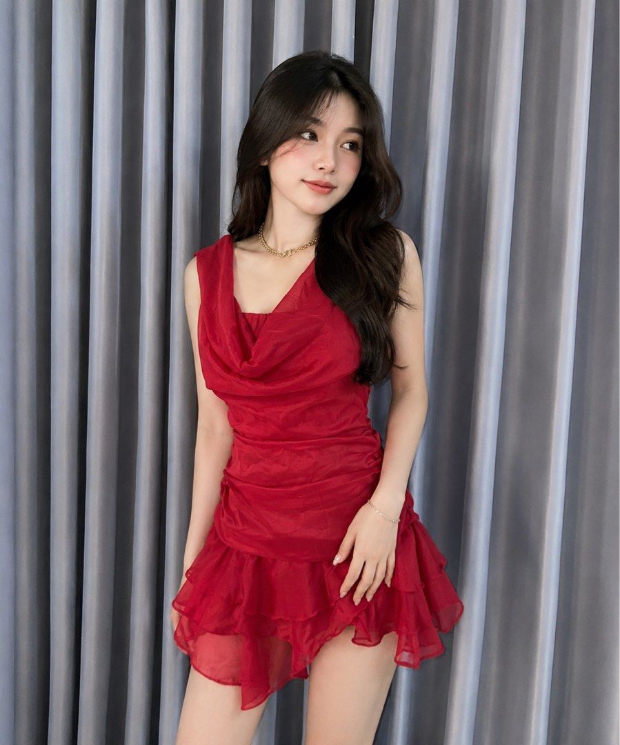 BN1141 NEW VIETNAM RED COWL NECK DRESS (Kategori: Gaun & Rok) berada di Pekanbaru. Dikirim oleh clarinapreloved (ID iklan 1446469705, Gambar 1). Deskripsi: BN1141 NEW ORGANZA DRAP RED DRESS Size XS - Lingkar Dada 90, Lingkar Pinggang 68, Hips 95, Panjang 80 ada cup bra & dalaman celana NETT price - 100% foto asli - Tidak bisa tukar / dikembalikan - mohon perhatikan size sebelum membeli - wajib video unboxing.