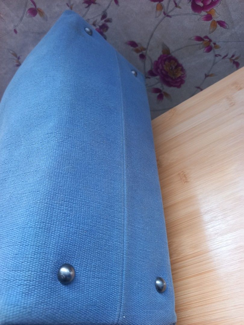 Bottega Veneta travel bag (Category: Luxury Bags & Wallets) located in Pasig City. Submitted by celestine1101 (Listing ID 1446423947, Image 2). Description: 7/10 condition Signs of use RFS: Declutter Negotiable for sure takers.