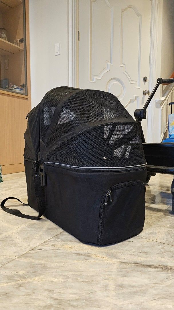 Buddy Duggy Rider Boss Pet Stroller (Category: Homes & Other Pet Accessories) located in Valenzuela. Submitted by seee.nicooole (Listing ID 1446445505, Image 3). Description: SUPER SALE! Pre-loved premium pet stroller. Matibay and easy to maneuver. Perfect for multiple dogs RFS: bought the wrong size. Too big for my dog. Spacious stroller can hold up to 30kg, which leaves a lot of room for pets of certain sizes. Enhanced all wheel suspension made