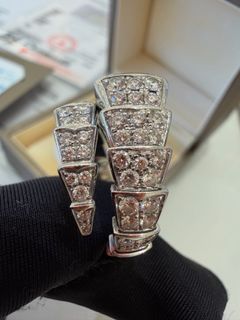 (Category: ) located in . Submitted by luxury-goods-recycling (Listing ID 1446386346, Image 1). Description: .
