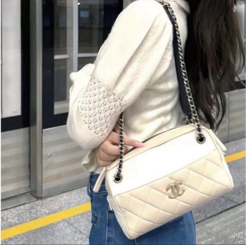 Chanel (Category: Shoulder Bags) located in Manila. Submitted by dashlux (Listing ID 1446384219, Image 3). Description: .