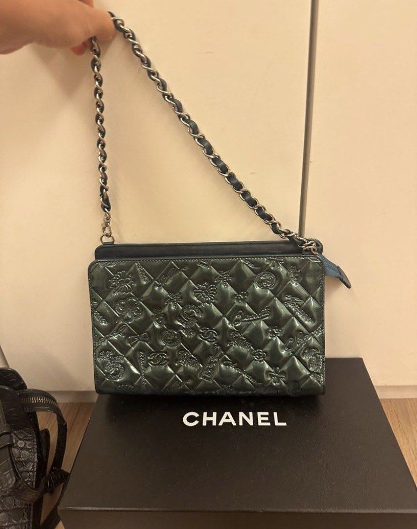 Chanel Bag (Category: Shoulder Bags) located in Manila. Submitted by dashlux (Listing ID 1446352864, Image 1). Description: .