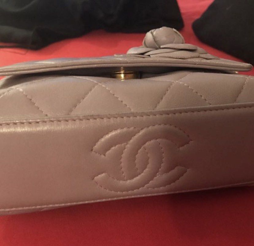 Chanel Bag (Category: Shoulder Bags) located in Manila. Submitted by dashlux (Listing ID 1446355357, Image 2). Description: .