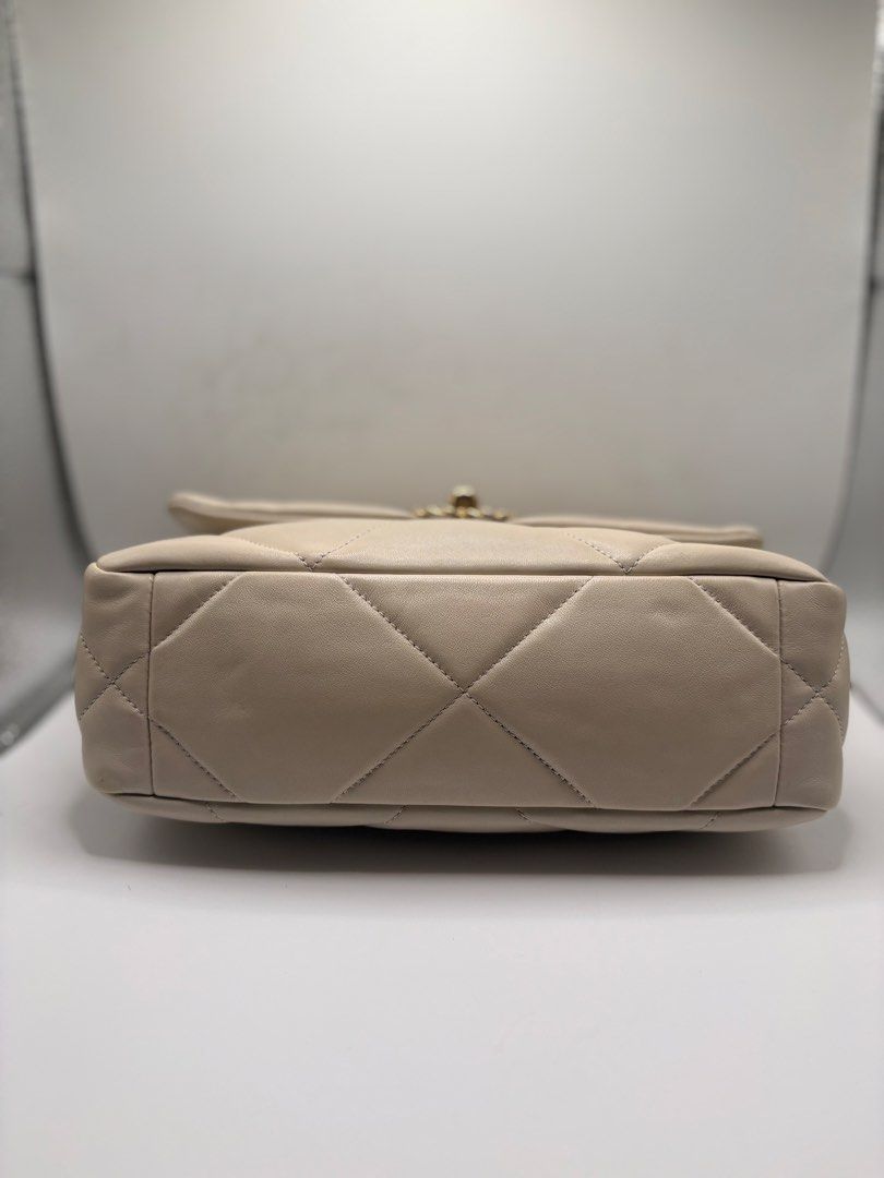 Chanel C19 (Category: Luxury Bags & Wallets) located in Santa Maria. Submitted by luxxury_for_less (Listing ID 1446360294, Image 3). Description: Small size. With box, ribbon, dustbag and card. Series 30..