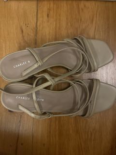 (Category: ) located in . Submitted by closet.secrets (Listing ID 1446503619, Image 1). Description: .