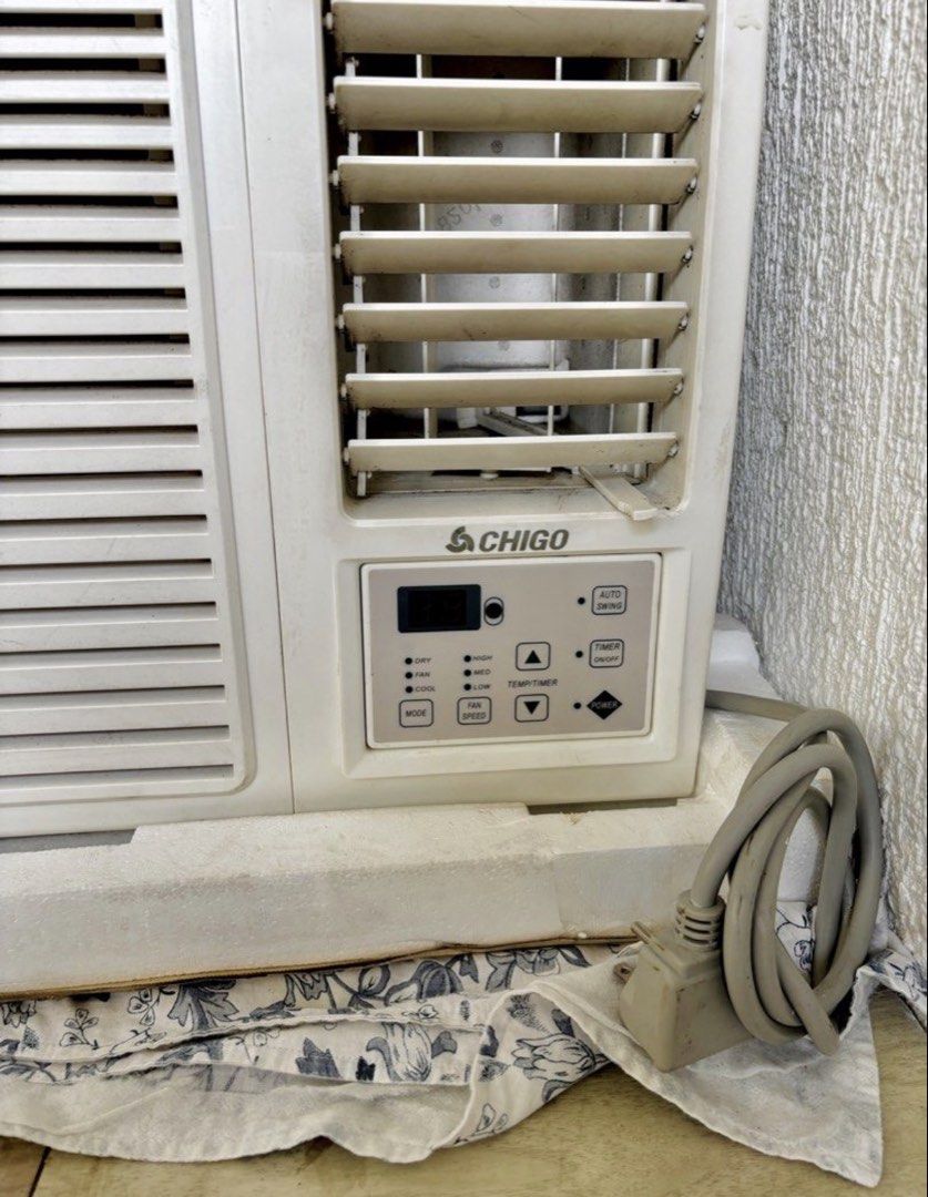 CHIGO Air-conditioner 1.5hp (Category: Other Home Appliances) located in Las Pinas. Submitted by timelessthread (Listing ID 1446376642, Image 2). Description: - Brand: CHIGO 1.5hp - Model: CHG-WR150A - Cooling Capacity: 12,600 BTU/h - Voltage: 230V - Frequency: 60Hz - Power Input: 1245W - Refrigerant: R410A (470g) - Weight: 36kg - Manufacture Date: September 2022 - Condition: Works well.