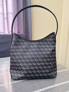 (Category: ) located in . Submitted by bagsbyann (Listing ID 1446427425, Image 1). Description: .