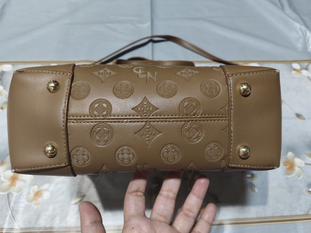 CLN (Aurie Hand/ Sling Bag with Wallet) (Category: Cross-body Bags) located in Angeles City. Submitted by miss_independent01 (Listing ID 1446437699, Image 2). Description: CLN (Aurie Hand/ Sling Bag with Wallet) MOP: Gcash ✅ Mine Now, Pay Now ✅ First to Pay, Gets the Item 📍 PAMPANGA Courier: JnT 🚚🚚 PM 💌💌.