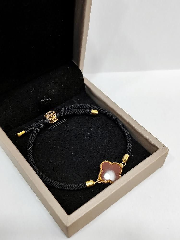 Clover Shape Bracelet (Category: Bracelets) located in Manila. Submitted by sam_nic (Listing ID 1446435970, Image 2). Description: 18k Clover shape Red Clover 51pcs All White Clover 48pcs Black & White Clover 20pcs white & Red Clover 12pcs Black & Red Clover 6pcs payment first policy, murayta 💯 | no cod To order— code + price.