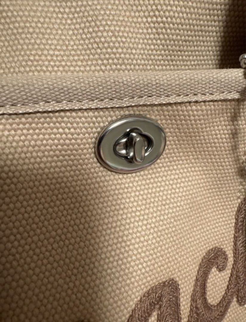 Coach (Category: Cross-body Bags) located in Manila. Submitted by dashlux (Listing ID 1446379484, Image 3). Description: .