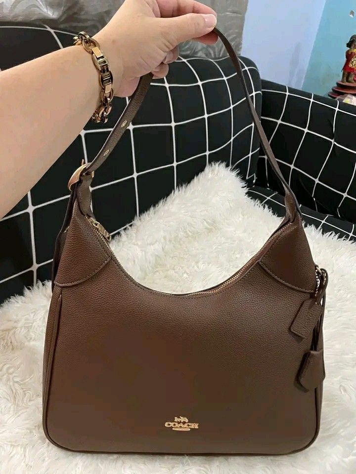 Coach CCE48 new maple leaf brown Ella shoulder bag and underarm bag (Kategori: Tas & Dompet Wanita) berada di Jakarta Selatan. Dikirim oleh windaa_pl (ID iklan 1446459113, Gambar 2). Deskripsi: Coach CCE48 new maple leaf brown Ella shoulder bag and underarm bag kondisi second mulus kulas kualitas original uk 35,5*32,5*6.