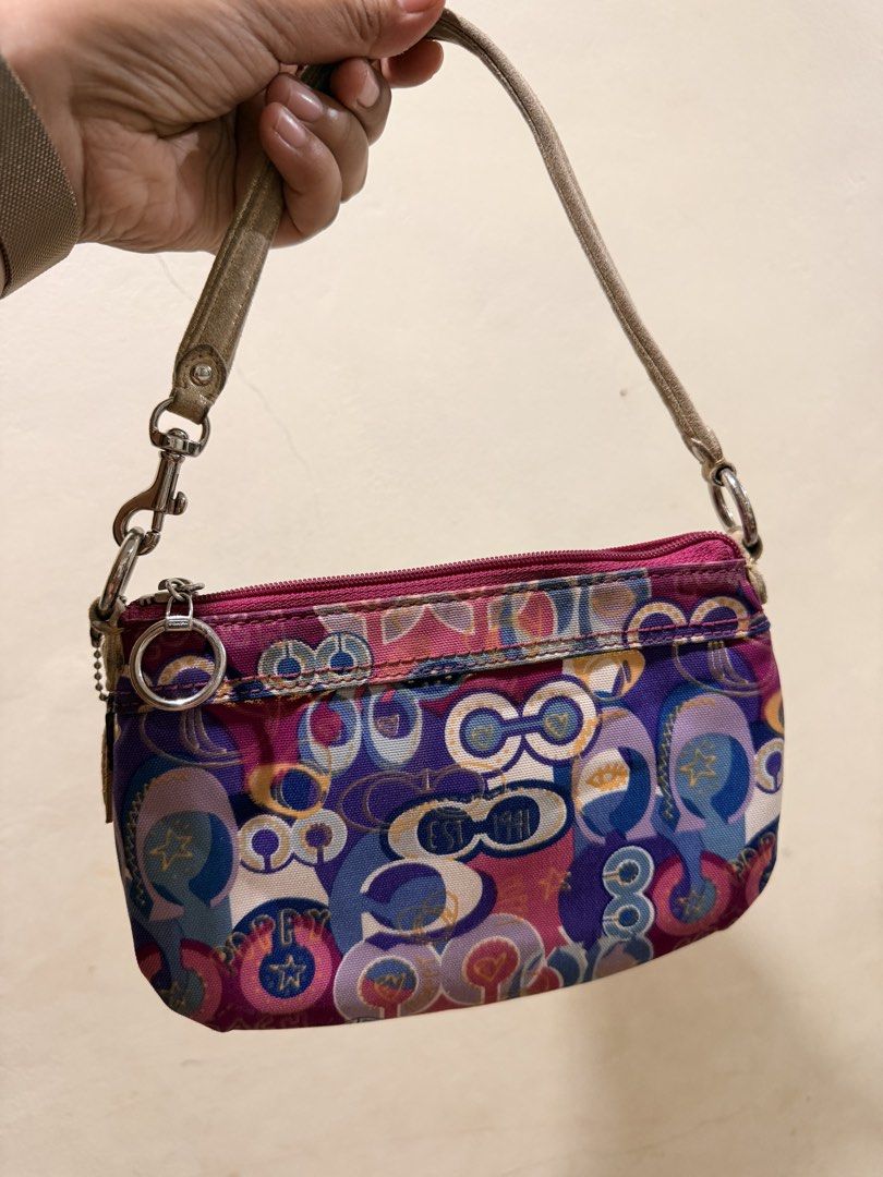 Coach Large Canvass Wristlet (Category: Luxury Bags & Wallets) located in Bacolod City. Submitted by charmvault (Listing ID 1446498225, Image 3). Description: 📌Coach Wristlet •From US🇺🇸 •Auth💯 •Preloved item | Good condition •Canvass material •Large size can fit 2 pro max phones •more compartments •Pass sa barat 🏷️₱1800 last price + SF.