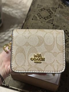 (Category: ) located in . Submitted by skyfl4kesdeclutter (Listing ID 1446448307, Image 1). Description: .