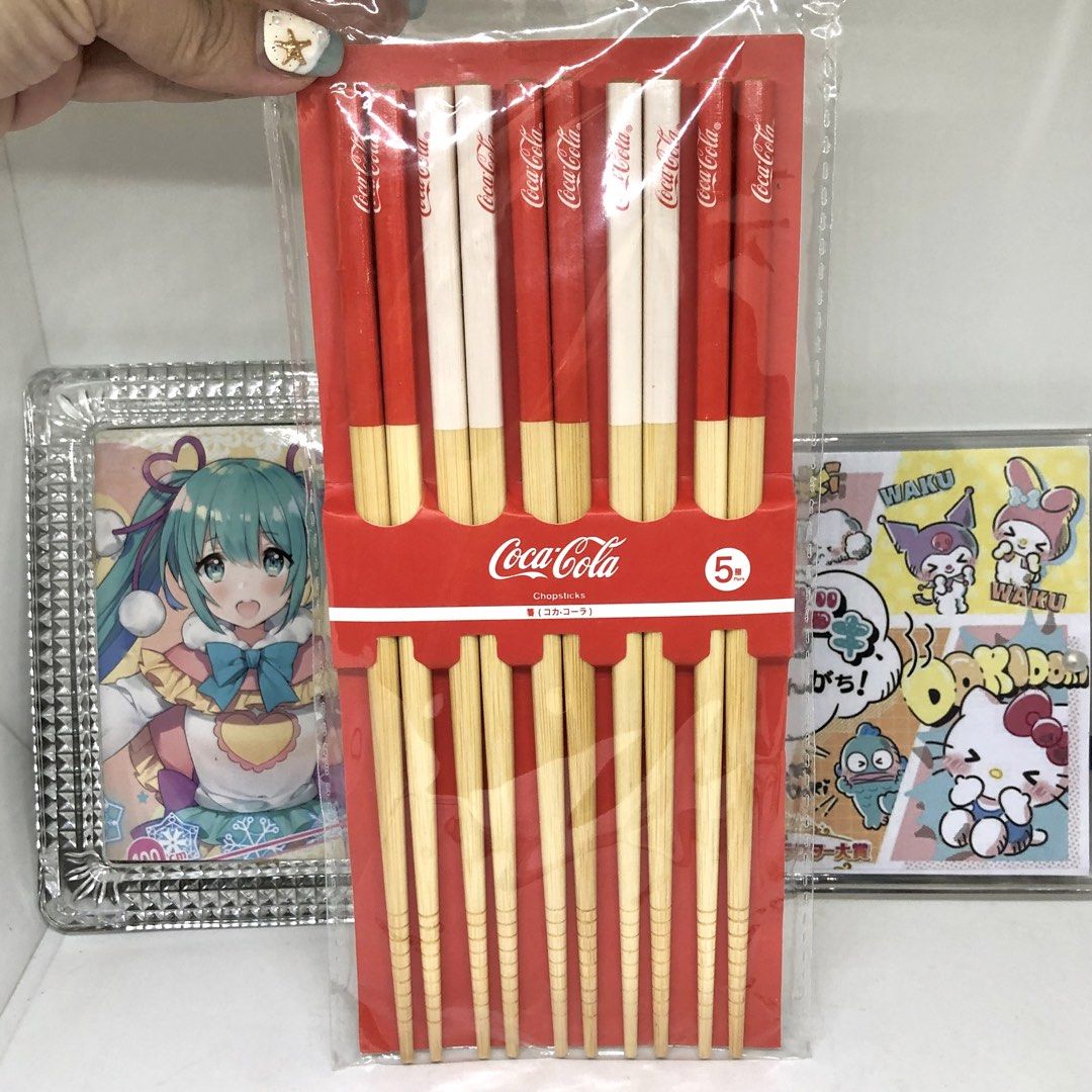 COCA-COLA CHOPSTICKS SET (Category: Dinnerware & Cutlery) located in Quezon City. Submitted by kitsune.treasures (Listing ID 1446505031, Image 2). Description: *First to pay policy! *1 day reservation only. Failure to pay on time, auto cancel. 📍Quezon City * MOD: J&T | Lalamove * MOP: GCASH | BPI 📦ON HAND AND READY TO SHIP CONDITION: WHAT YOU SEE IS WHAT YOU GET. Dimensions: Kindly check the photos for the actual measurements. Please check all 