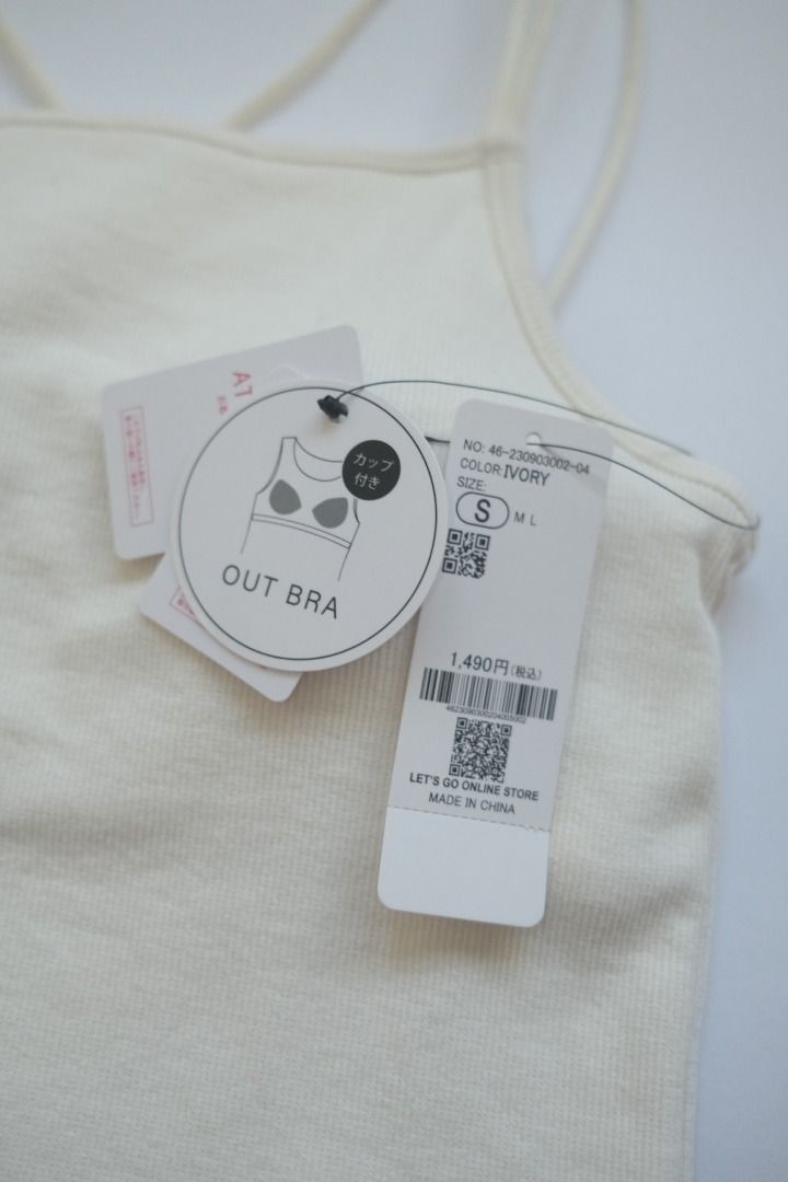 Comcoca White Strap Camisole with Cups (Category: Sleeveless) located in Naga. Submitted by billysstuff (Listing ID 1446455224, Image 3). Description: - Classic white tank top - Ribbed texture for added detail - Flattering square neckline - Delicate double straps - Versatile for any outfit - Comfortable for daily wear.