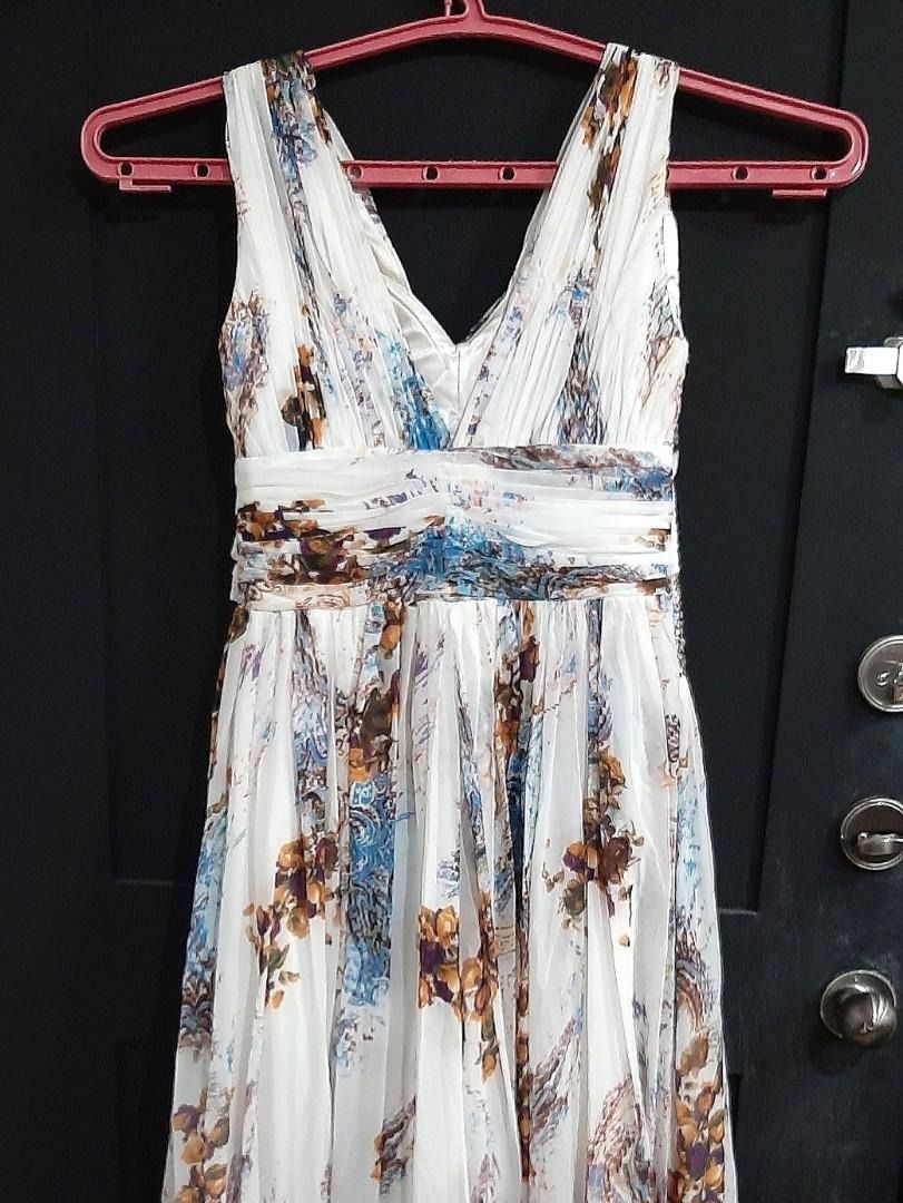 Coniefox Long Gown With Beads Size 10 Large (Category: Dresses) located in Quezon City. Submitted by catelyn88 (Listing ID 1446429639, Image 3). Description: 🌷 Long gown for formal events 🌷 Perfect if you're attending a wedding, debut, or other formal functions. Size 10 US - Best fit large. With beads and side zipper. I love the color since I do not like to wear dark, serious hues during parties or weddings. Excellent condition Washed gently. L