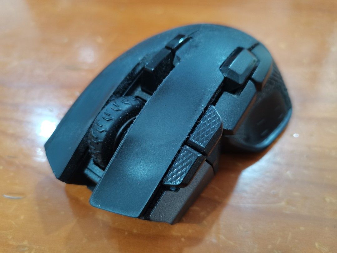 Corsair Ironclaw RGB Wireless Gaming Mouse (Category: Mouse & Mousepads) located in Paranaque City. Submitted by papasef (Listing ID 1446430422, Image 3). Description: - Corsair Ironclaw RGB Wireless Gaming Mouse - Includes USB dongle and charging cable - Excellent working condition - Minor signs of cosmetic wear from normal use - Perfect for MMO and MOBA gaming For detailed specs, refer to this link: https://www.corsair.com/us/en/p/gaming-mouse/