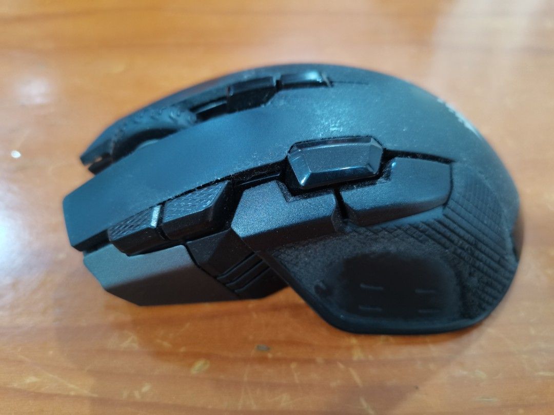 Corsair Ironclaw RGB Wireless Gaming Mouse (Category: Mouse & Mousepads) located in Paranaque City. Submitted by papasef (Listing ID 1446430422, Image 2). Description: - Corsair Ironclaw RGB Wireless Gaming Mouse - Includes USB dongle and charging cable - Excellent working condition - Minor signs of cosmetic wear from normal use - Perfect for MMO and MOBA gaming For detailed specs, refer to this link: https://www.corsair.com/us/en/p/gaming-mouse/