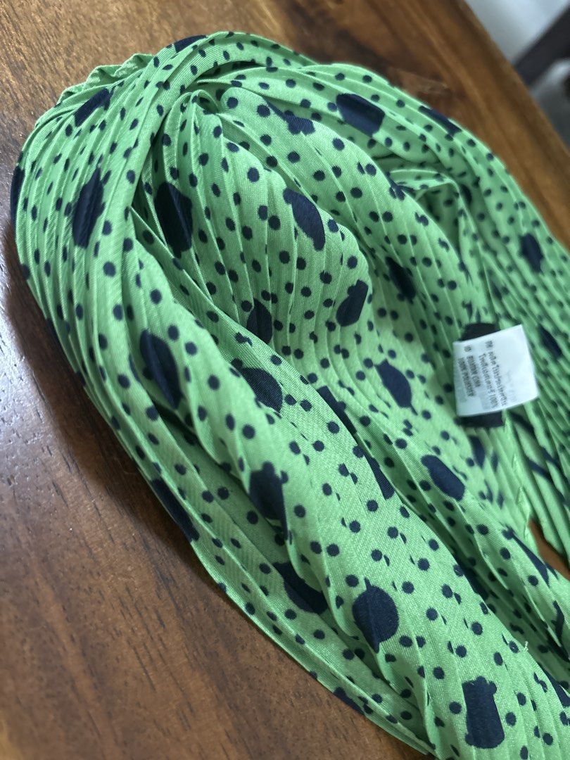 Cotton On Rubi pleated scarfor twilly (Category: Scarves) located in Calamba. Submitted by cur8d (Listing ID 1446400739, Image 3). Description: 2 pcs available 100 each.