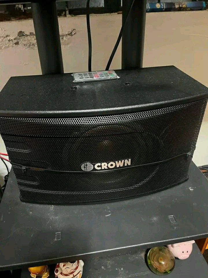 Crown BFA-616 Karaoke Amplifier with 2 Speakers (Category: Soundbars, Speakers & Amplifiers) located in San Jose del Monte. Submitted by antonet.lamberte (Listing ID 1446492617, Image 2). Description: - Crown BFA-616 Digital Amplifier - USB and Microphone Inputs - Includes Two Crown Speakers - Ideal for Home Karaoke - Comes with Remote Control - Tested and Working - Sold as a Complete Set.