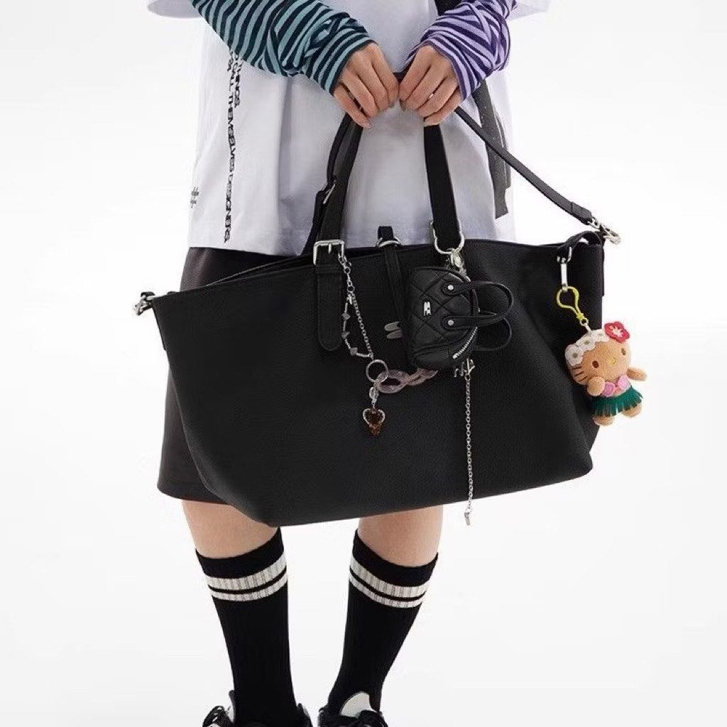 crying center matte birkin bag black (Kategori: Tas & Dompet Wanita) berada di Bandung. Dikirim oleh quamilla (ID iklan 1446515430, Gambar 1). Deskripsi: gapernah dipake still in good condition details by chat.