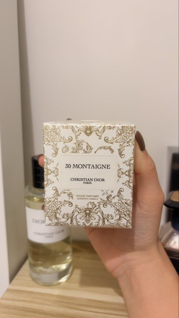 Dior 蠟燭 (small size) （分類：健康及美容 - 香水＆香體噴霧）位於 Hong Kong。 由 trendcosmetic88 提交（商品編號 1446519469，圖片 2）。簡介： Small Dior candle 30 Montaigne (small size), brand new and perfect for gifting 🎁包順豐速遞📨 ***Please note the perfume is for demonstration purpose only。