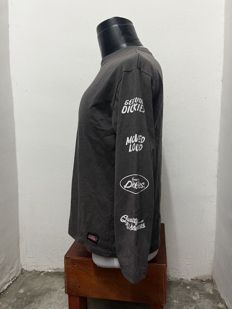 Diskies (Category: Formal Shirts) located in Johor Bahru. Submitted by murad1994 (Listing ID 1446529337, Image 3). Description: Pit 20.5 Lbuh 24 Jhit Double Stich Bertulg Tepi Asal 2 kain Condition 9/10.