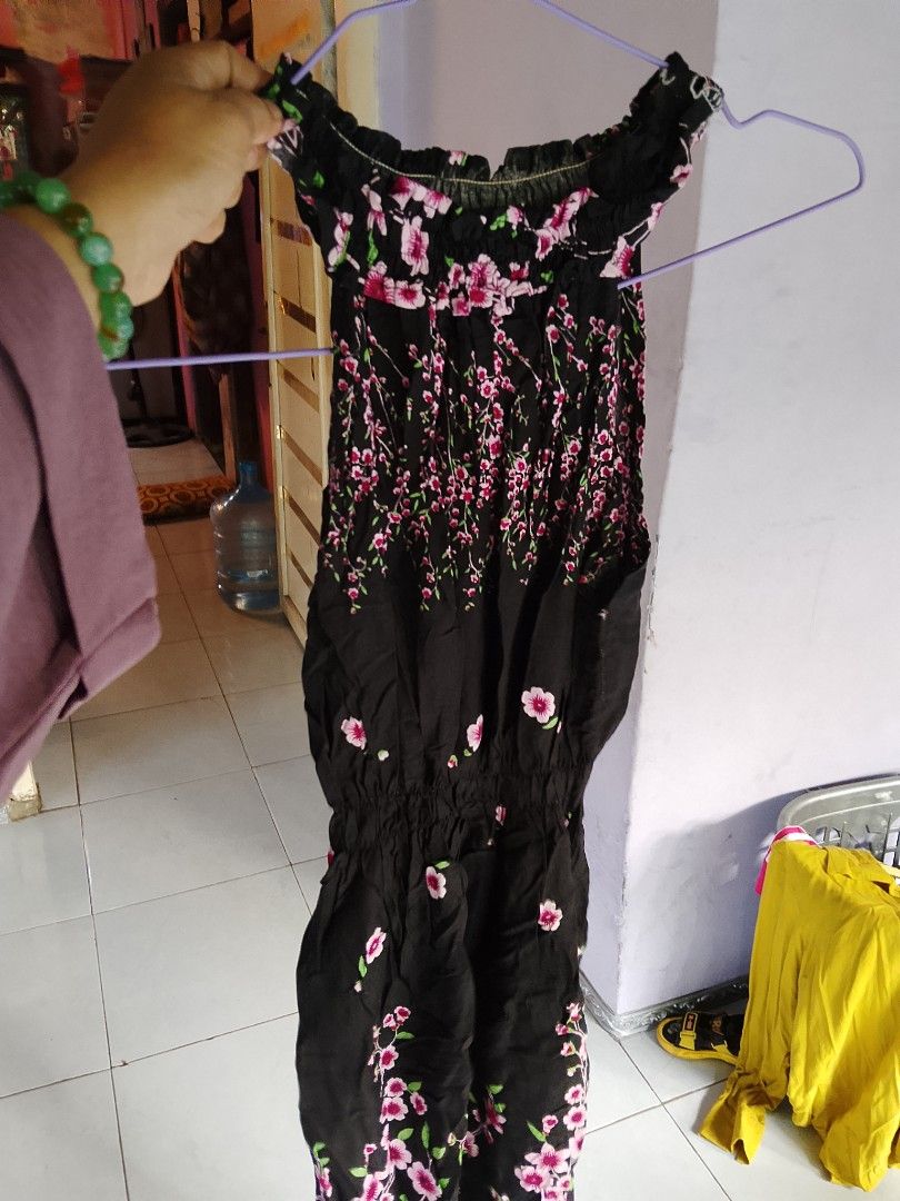 Dress rayon (Kategori: Gaun & Rok) berada di Tangerang. Dikirim oleh oddmoon-17a7f0 (ID iklan 1446479569, Gambar 1). Deskripsi: long dress bahan rayon adem model sexy.
