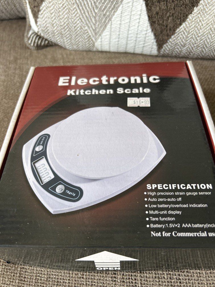 Electronic Kitchen Scale (Category: Bakeware) located in Singapore. Submitted by gingeryong (Listing ID 1446359747, Image 1). Description: Bought $16.90 Hv 2 so sell away one .