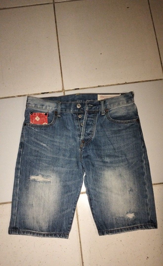Evisu authentic (Category: Shorts) located in Angeles City. Submitted by quickiericko_ (Listing ID 1446431049, Image 2). Description: decluttering issue cut tag.