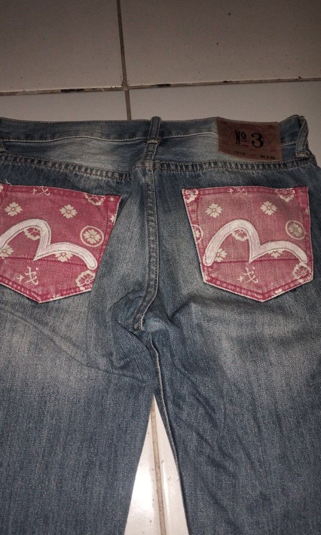 Evisu authentic (Category: Shorts) located in Angeles City. Submitted by quickiericko_ (Listing ID 1446431049, Image 1). Description: decluttering issue cut tag.