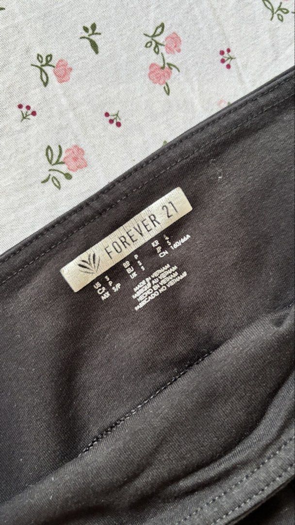 F21 Activewear Leggings (Category: Activewear) located in Lucban. Submitted by ogchic (Listing ID 1446359287, Image 3). Description: - Leggings with mesh design on the side - Pocket on the waistband for keys.