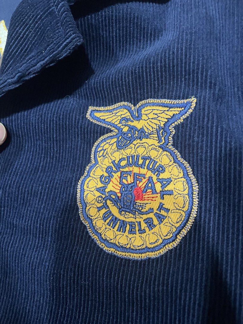 FFa jacket (Category: Coats, Jackets and Outerwear) located in Johor Bahru. Submitted by adamyeshnena (Listing ID 1446479143, Image 2). Description: Assalamualaikum dan salam sejahtera Ffa jacket Local brand china Used once buat gambar Tiada cacat cela atau pin hole Condition 9.5/10 macam baru Pit 21/24L Corduroy blue.