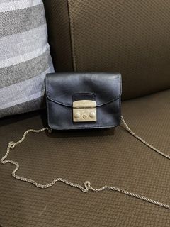 (Category: ) located in . Submitted by saveandstyleph (Listing ID 1446384106, Image 1). Description: .