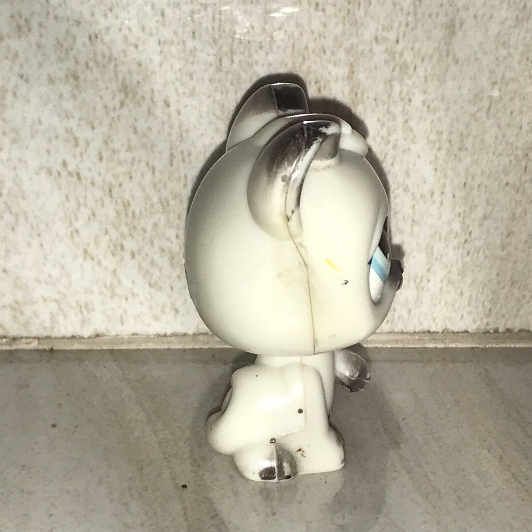 G2 LPS Magic Motion Siamese Cat (Category: Figurines & Statues) located in San Mateo. Submitted by chins_collectibles (Listing ID 1446352944, Image 2). Description: This is a pre-loved LPS. They may have visible stains and blemishes. Please manage your expectations. .