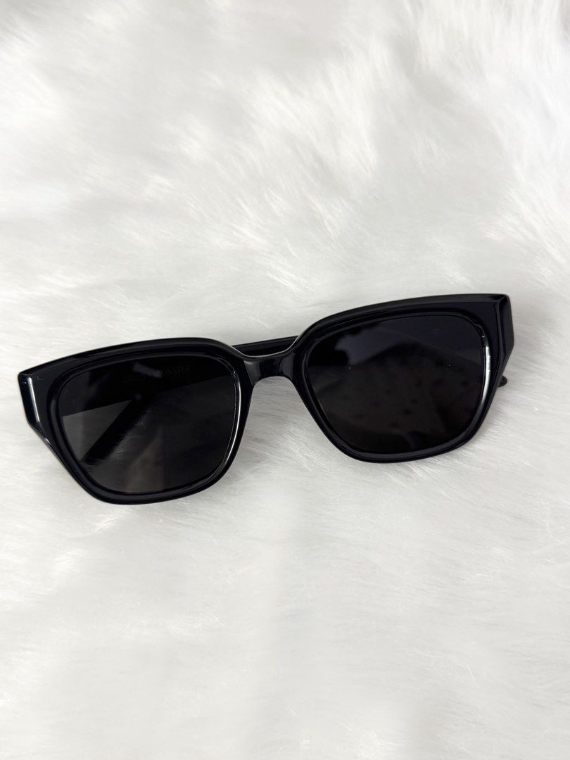 Gentle Monster Nabi 01 Sunglass only (Category: Sunglasses & Eyewear) located in Manila. Submitted by thechobecloset (Listing ID 1446476066, Image 1). Description: Sunglass only Wala pong pouch Twice lang nasuot Last price na to kung babaratin mk wag ka na mag inquire para di sayang sa oras.