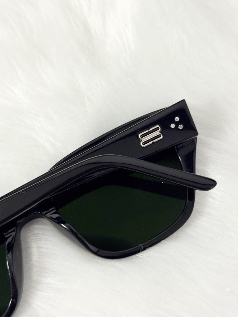 Gentle Monster Nabi 01 Sunglass only (Category: Sunglasses & Eyewear) located in Manila. Submitted by thechobecloset (Listing ID 1446476066, Image 3). Description: Sunglass only Wala pong pouch Twice lang nasuot Last price na to kung babaratin mk wag ka na mag inquire para di sayang sa oras.